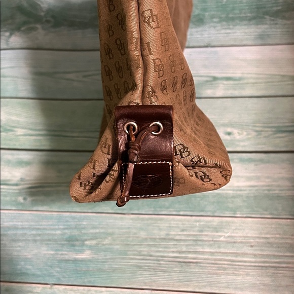Dooney & Bourke Tan Monogram Tote Vintage 1990’s. EUC - Picture 6 of 11
